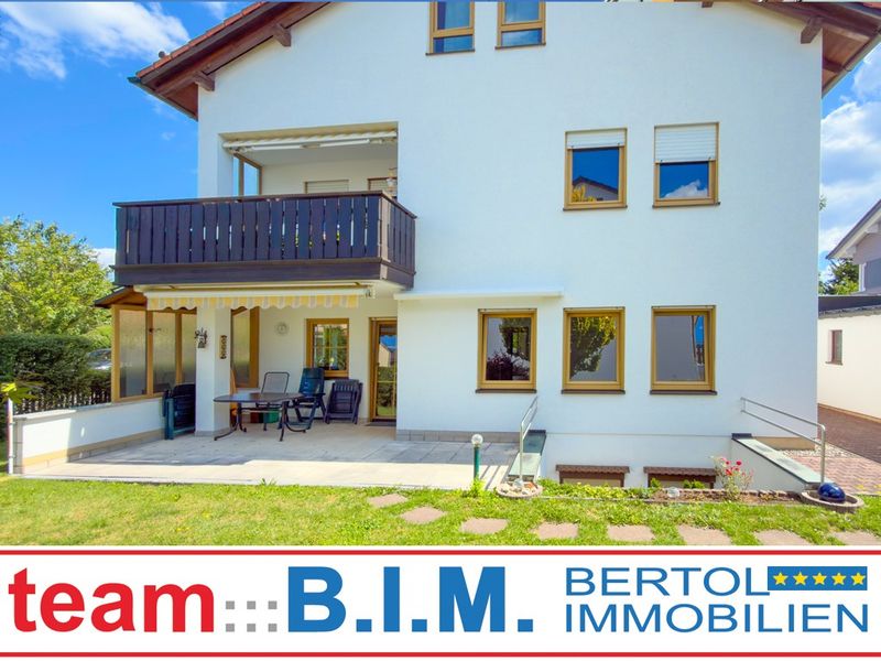 Herrliche Gartenwohnung mit Südloggia | großer Hobby-/Büroraum mit Duschbad | Carport